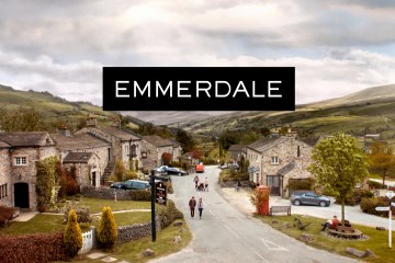 Emmerdale-Legende von Superfan im Soap-Quiz von Experten besiegt