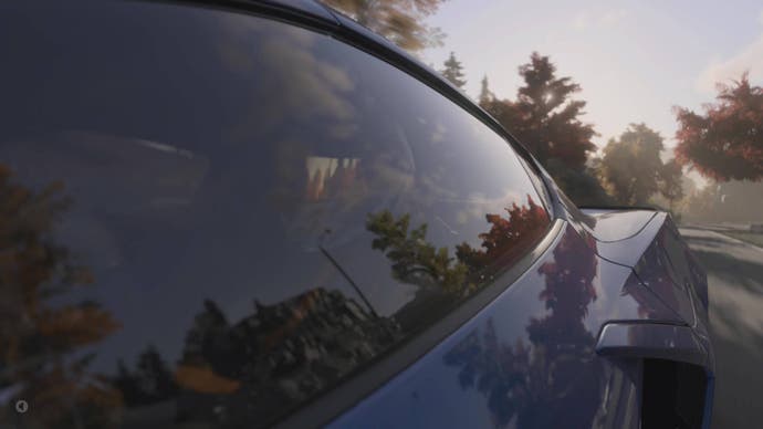 Screenshot von Forza Motorsport, der ein blaues Auto aus der Nähe zeigt und an dessen linkem Fenster sich Reflexionen zeigen