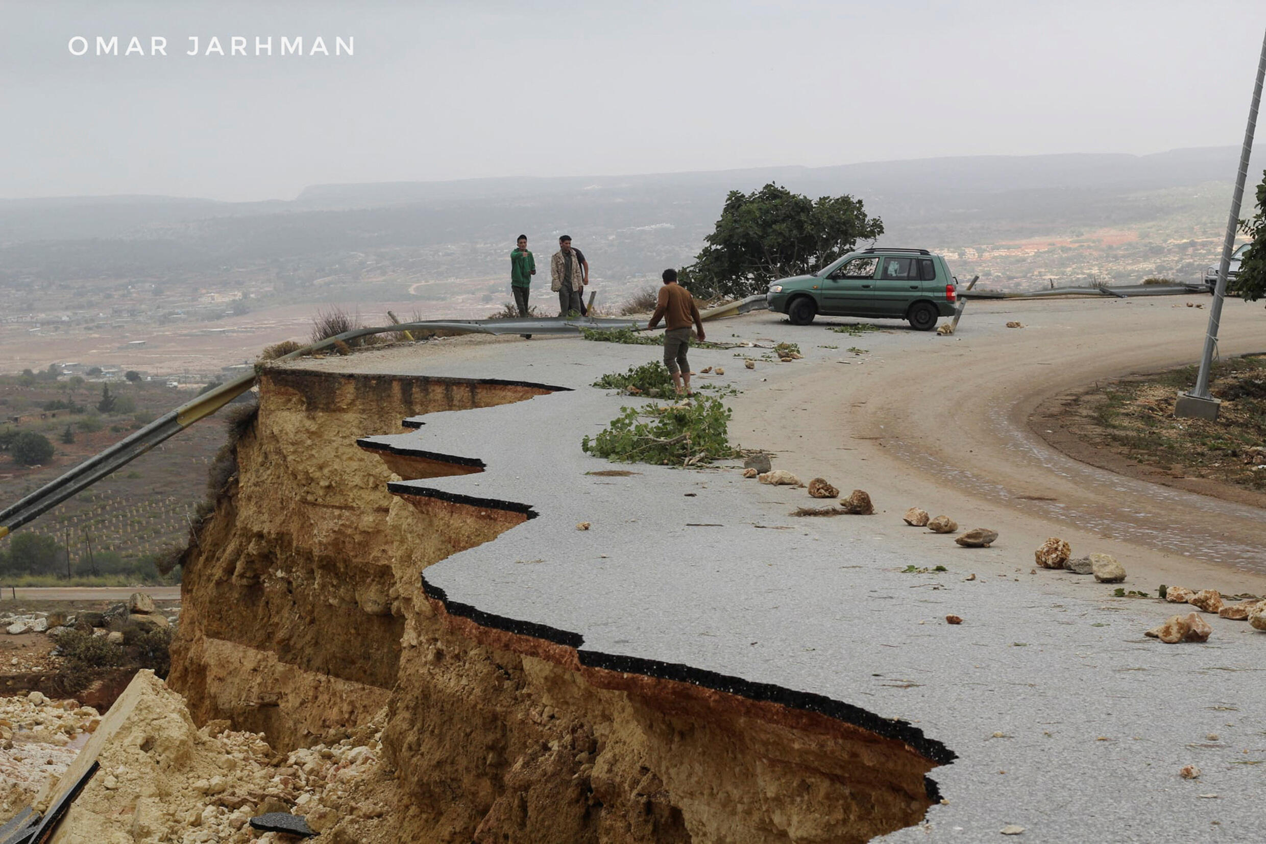 Eine durch den Sturm beschädigte Straße in der Stadt Shahhat am 11. September 2023.