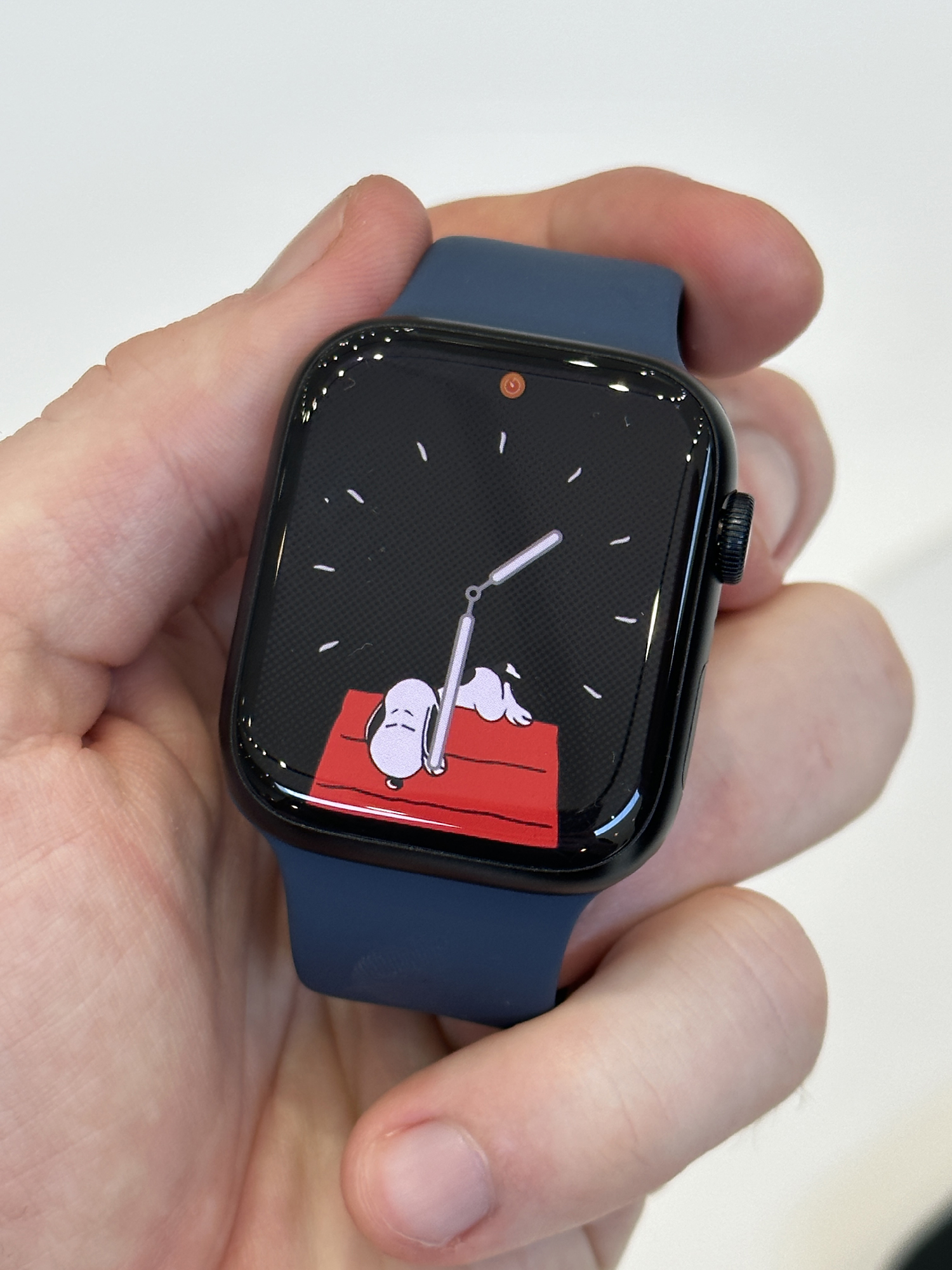 Statten Sie Ihre Apple Watch Series 9 mit einem lustigen Snoopy-Zifferblatt aus