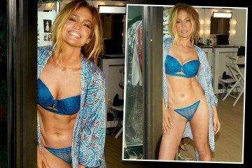 Jennifer Lopez, 54, zeigt ihren Waschbrettbauch in freizügigen blauen Dessous