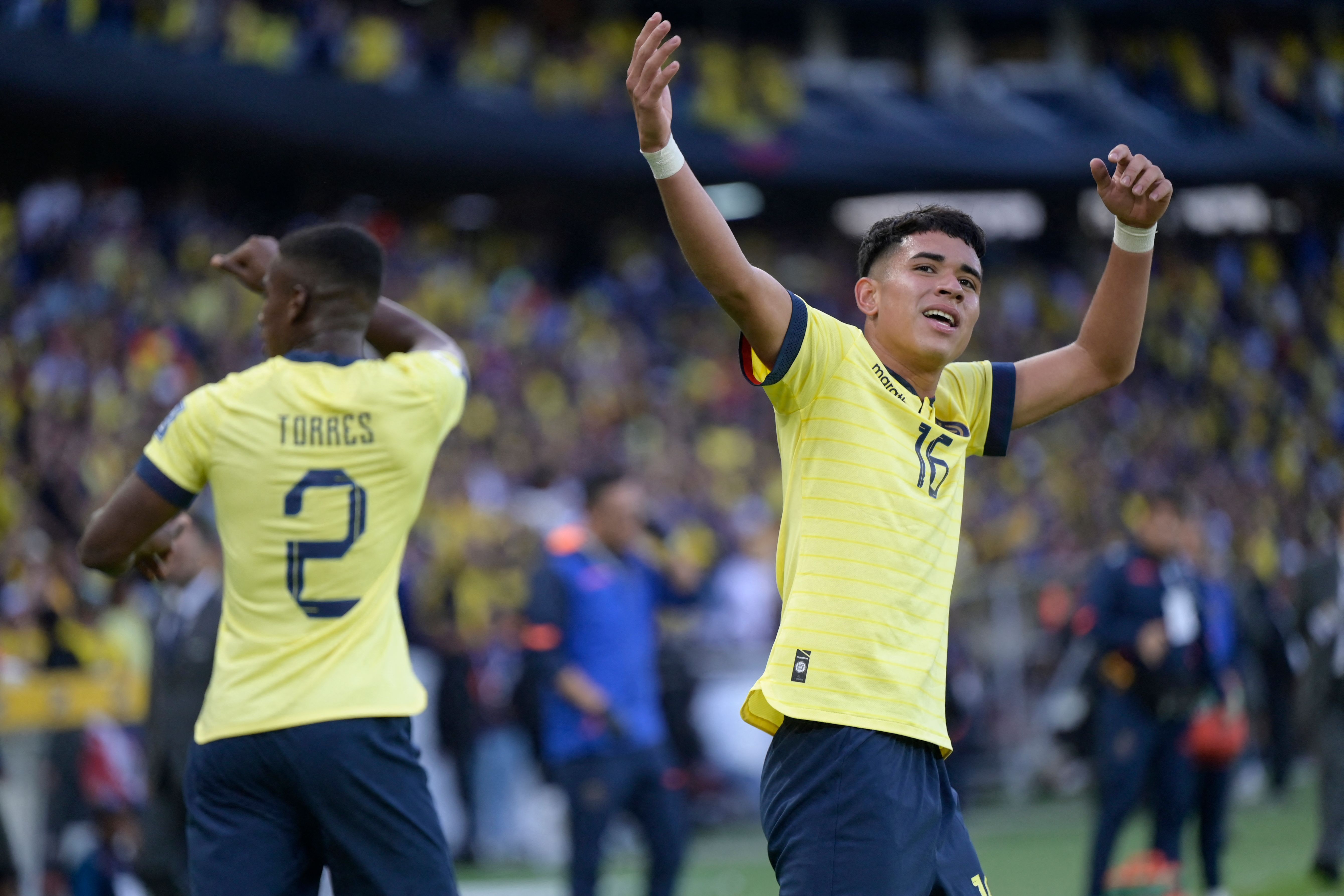 Paez jubelt, nachdem er Felix Torres beim Siegtreffer gegen Uruguay assistiert hat