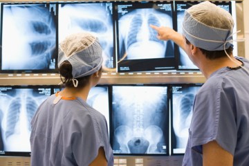 Radiologen streiken gemeinsam mit Ärzten und Beratern im Triple-Hit bei den Tories