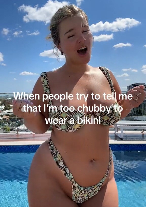 Sie klatschte zurück auf Leute, die sagten, sie sei zu pummelig, um einen Bikini zu tragen