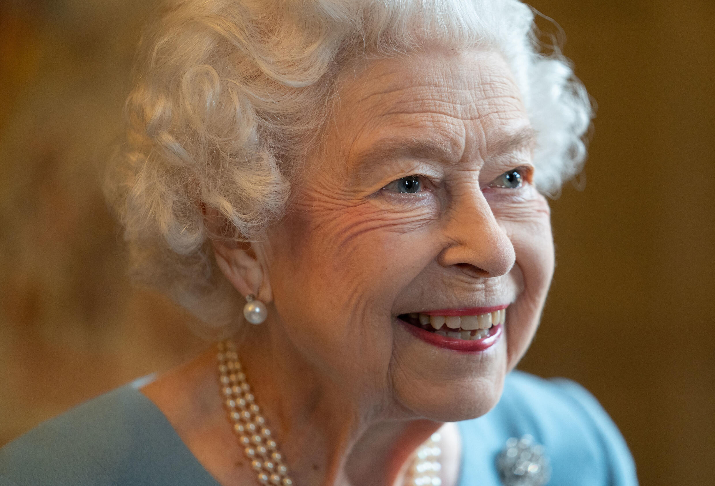 Charles‘ Mutter, Königin Elisabeth II., sprach fließend Französisch und war frankophil.