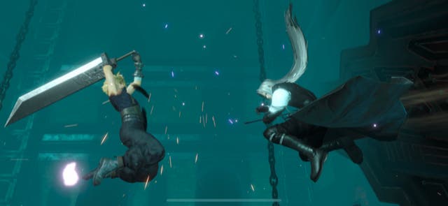 Cloud und Sephiroth treten in der Zwischensequenz von Final Fantasy 7 Ever Crisis gegeneinander an