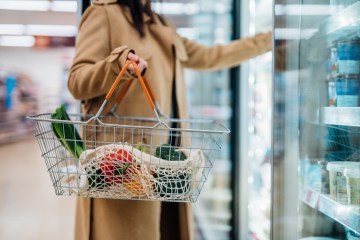 Großer Supermarkt verschenkt im Rahmen des Weihnachtssparprogramms 15 £ kostenloses Bargeld
