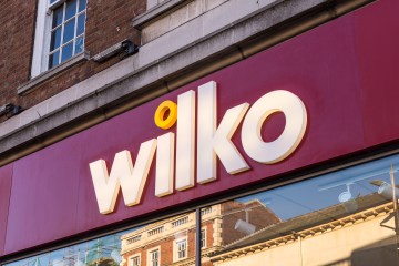 Wilko-Mitarbeiter richten vor Ladenschluss eine herzliche Botschaft an die Käufer