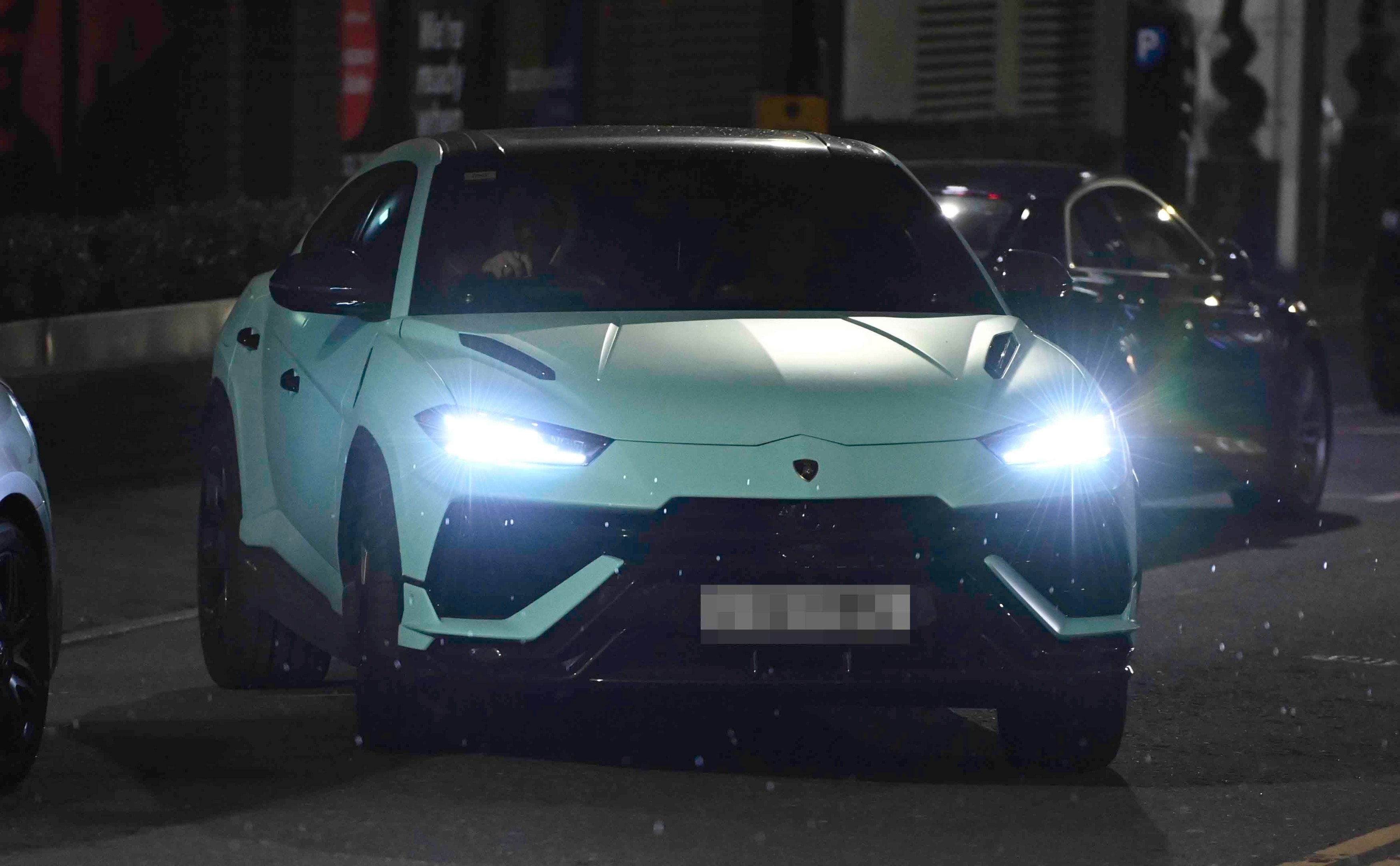 Grealish entführte Sasha in seinem 210.000 Pfund teuren Lamborghini