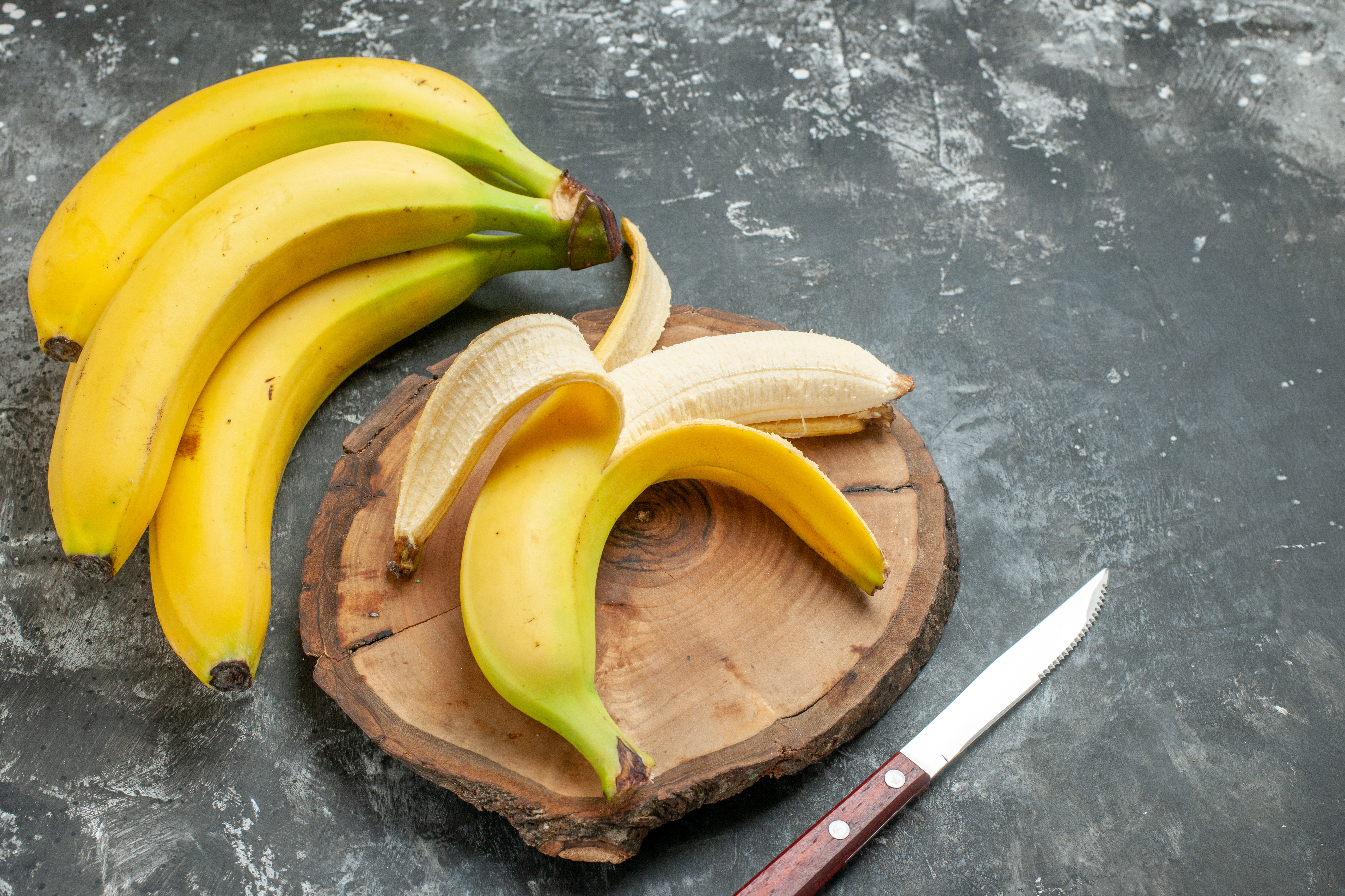 Bananen sind ein weiteres Lebensmittel, das dabei hilft, langsam Energie freizusetzen – ein toller Snack für die Pausen