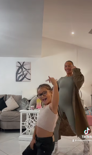 Sie und ihre Tochter tanzten zusammen in einem neuen TikTok