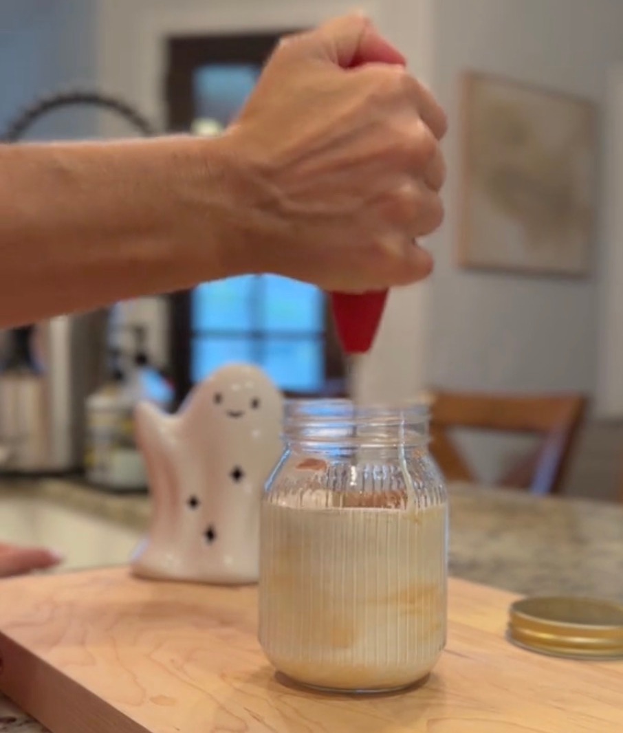 Sie teilte ihr ganz eigenes Rezept für einen mit Kürbis gewürzten Latte, der aus fünf Zutaten selbst zubereitet wurde