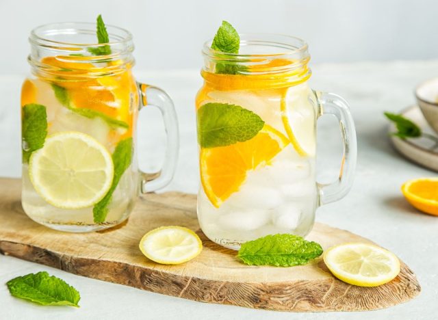 Orangen-Zitronen-Minzwasser