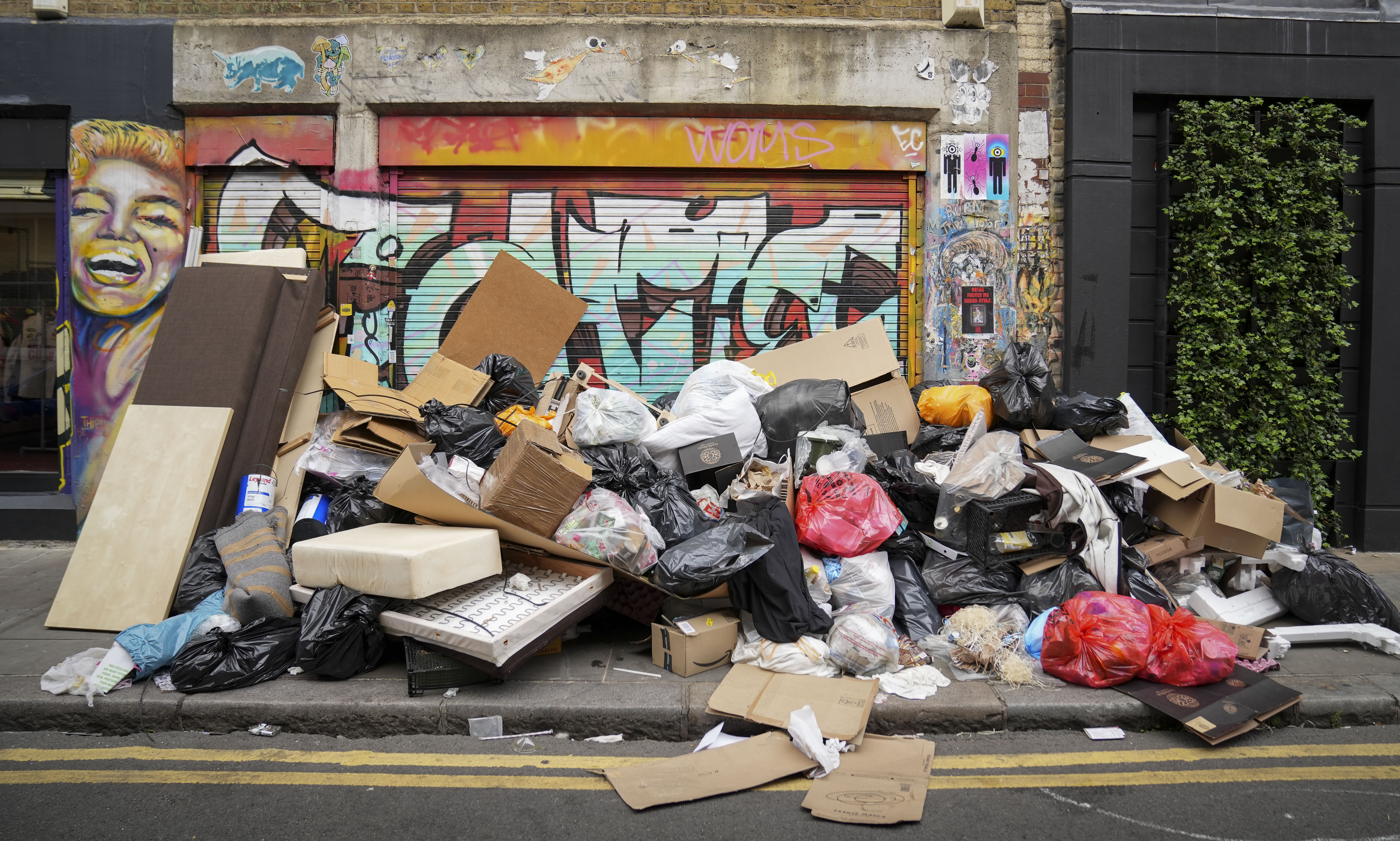 Im Touristen-Hotspot Brick Lane haben sich Müllberge aufgetürmt