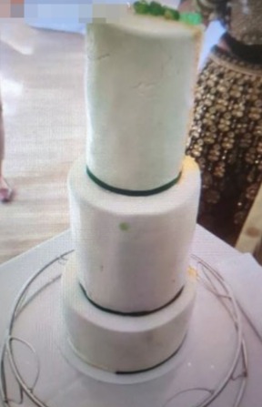 Die Braut hat 500 £ für den Kuchen bezahlt und möchte eine volle Rückerstattung