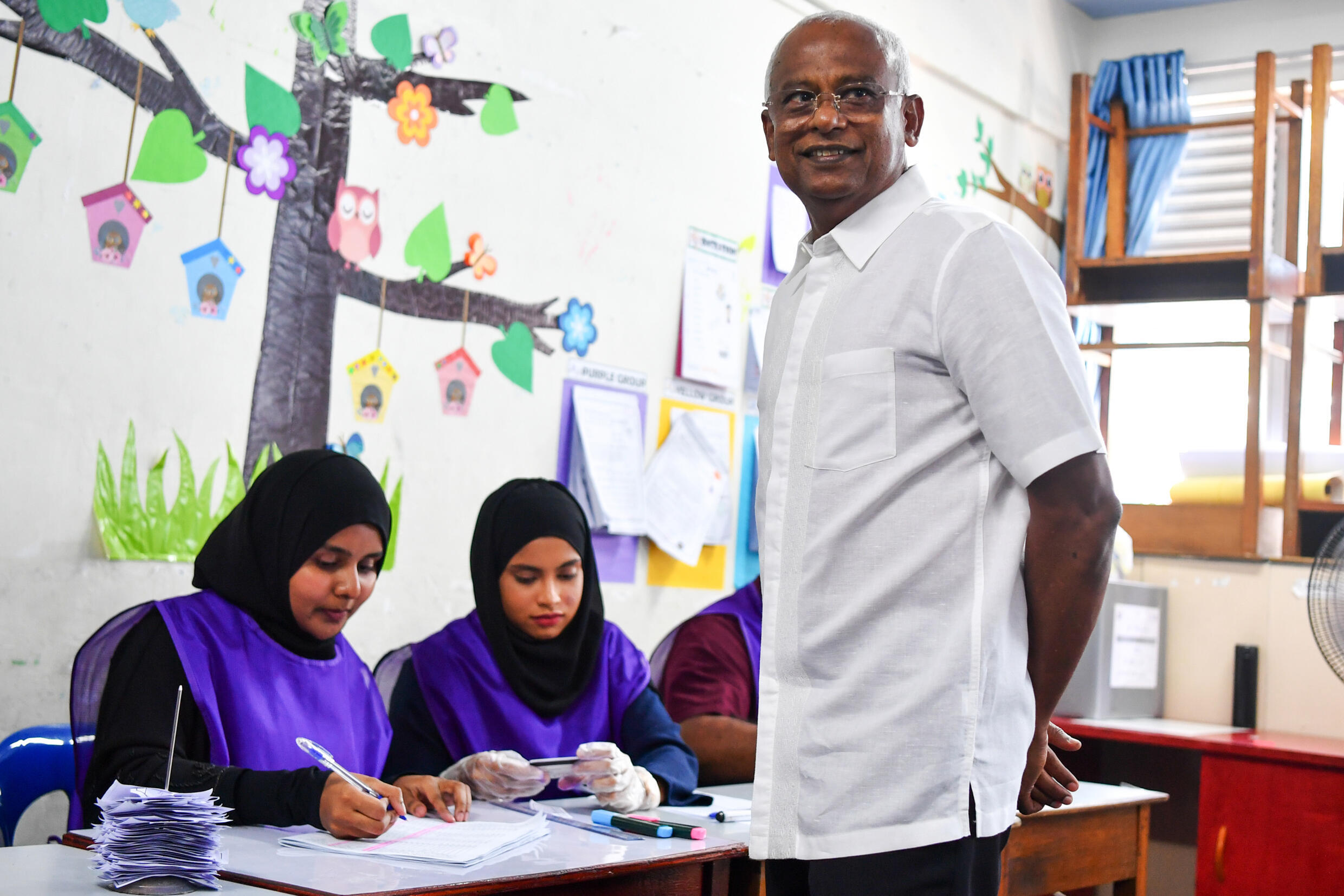 Der Führer der Malediven, Ibrahim Mohamed Solih, der bei der Präsidentschaftswahl am 30. September 2023 unterlegen war, wurde 2018 aufgrund seiner Unzufriedenheit mit der zunehmend autokratischen Herrschaft seines Vorgängers gewählt