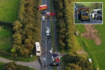 Ein Toter, nachdem ein Bus mit 52 Sitzplätzen auf der Cleddau Bridge mit einem Auto zusammenprallte