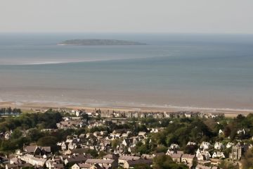 Leiche im Meer in der Nähe eines beliebten Urlaubsstrandes in einer Küstenstadt in Wales gefunden