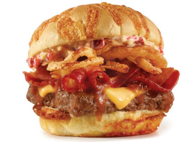 Wendy's großer Bacon-Cheddar-Cheeseburger