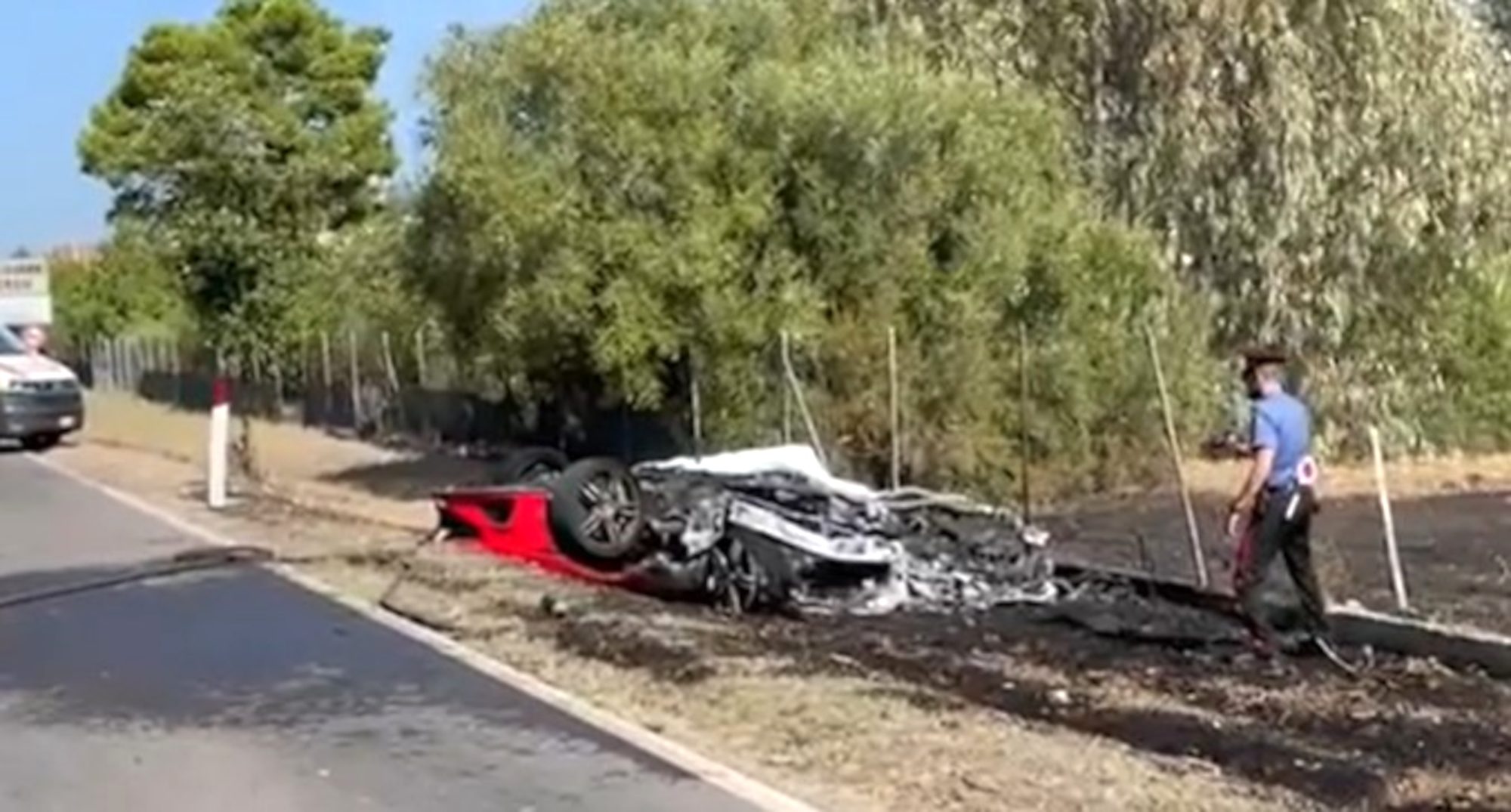Der Ferrari überschlug sich und ging in Flammen auf