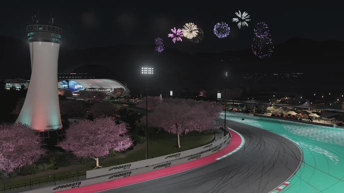 Screenshot von Forza Motorsport, der ein Feuerwerk über der Hakone-Rennstrecke bei Nacht zeigt.