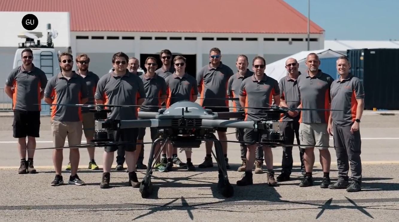 Die Drohne ist so groß wie ein Auto und kann Höchstgeschwindigkeiten von 87 Meilen pro Stunde erreichen