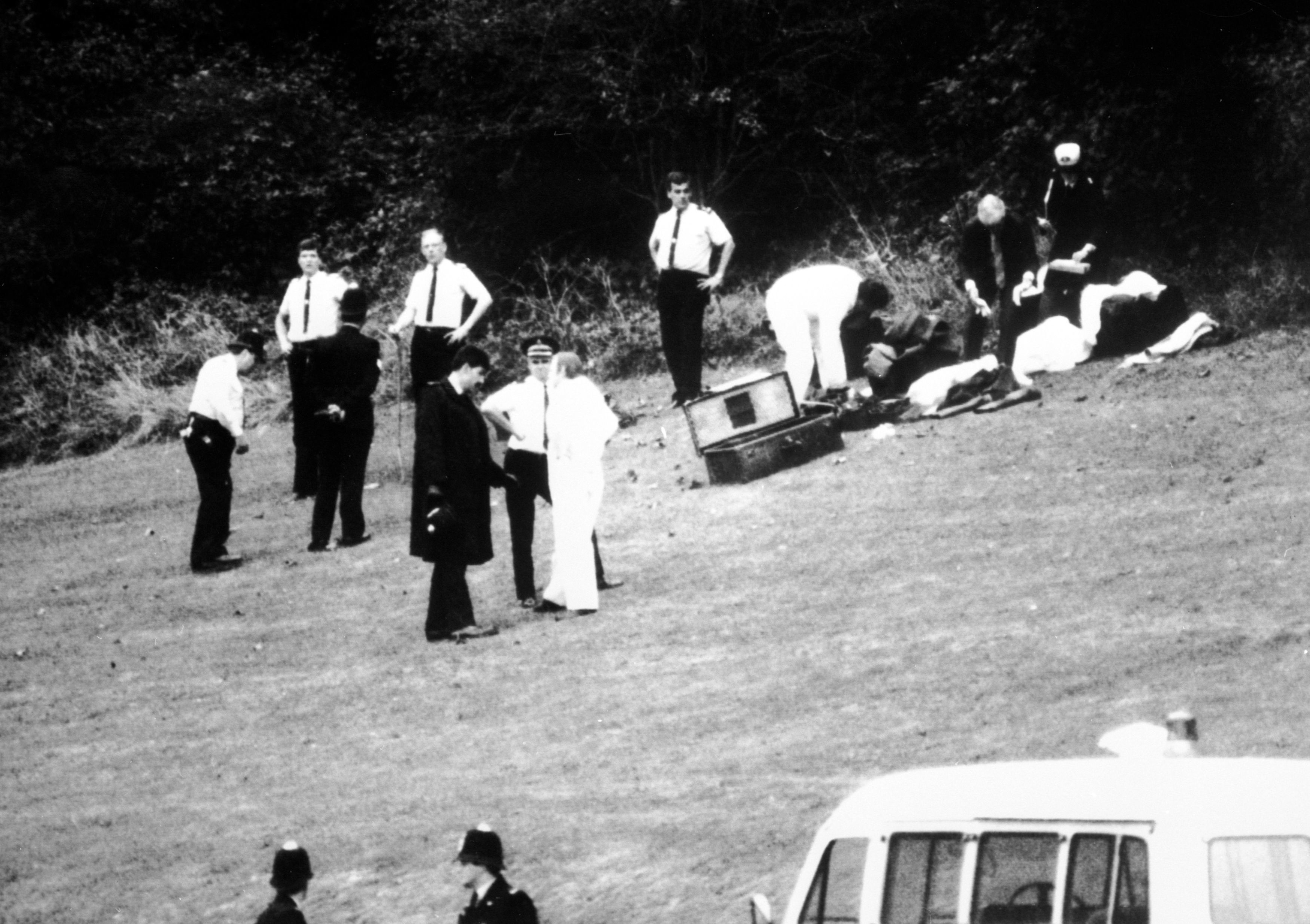 Die Polizei untersucht die Todesfälle im Jahr 1986
