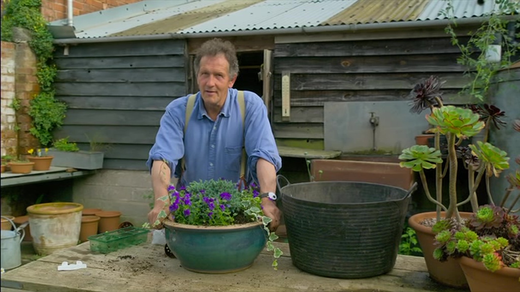Monty Don erzählte, wie Gartenarbeit bei Trauer helfen kann