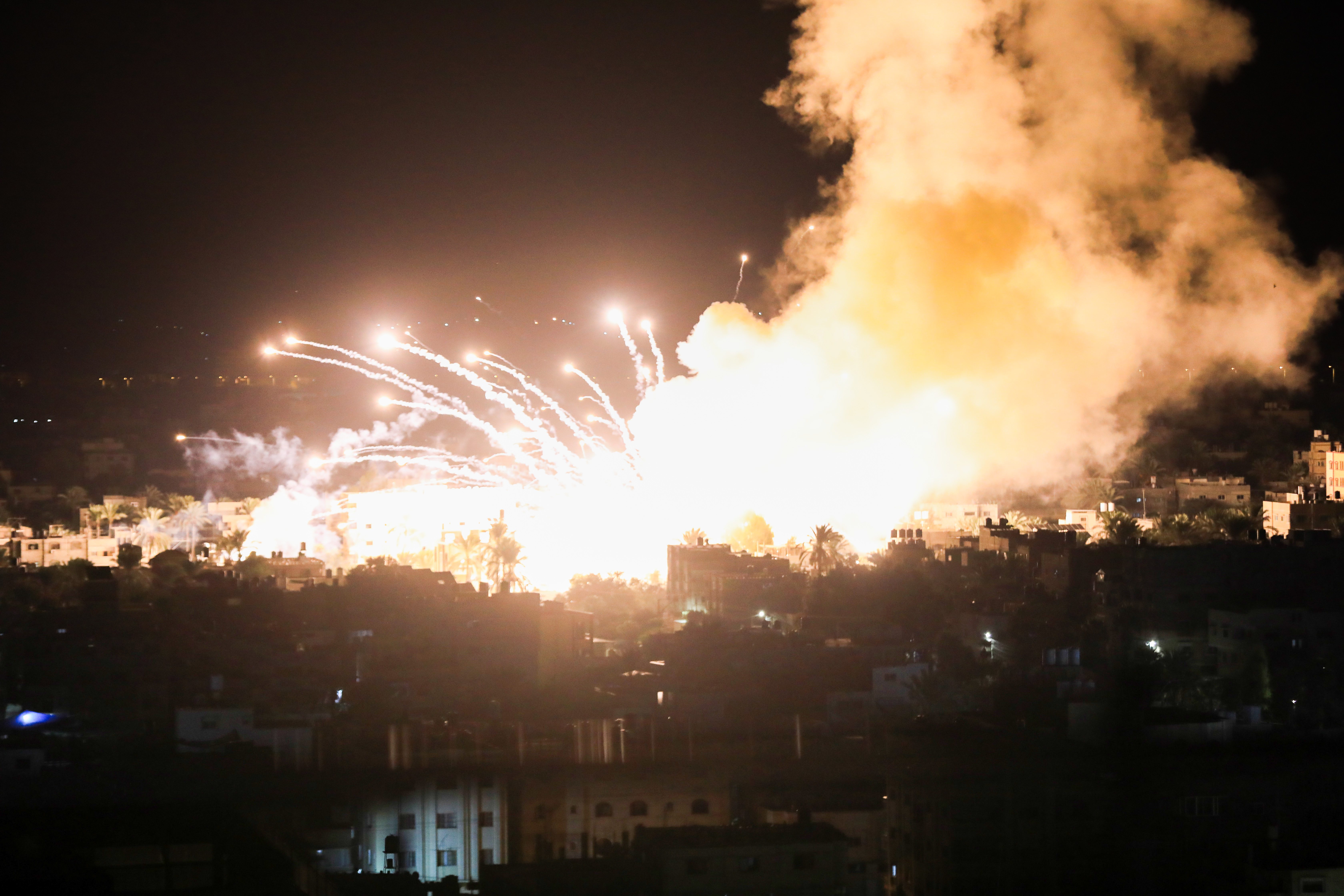 Israel revanchierte sich am Samstagabend mit einem Luftangriff in Gaza-Stadt, bevor die Hamas erneut mit einem weiteren Beschuss von 150 Raketen zurückschlug