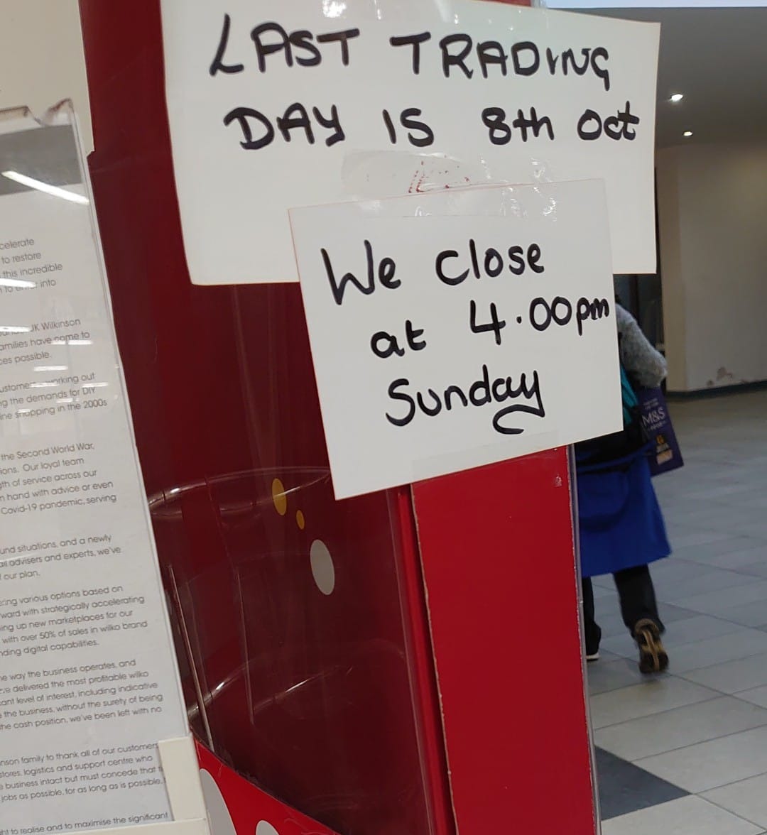 Eine Notiz, die den Käufern von Scarborough mitteilt, wann der Laden am Sonntag zum letzten Mal schließt