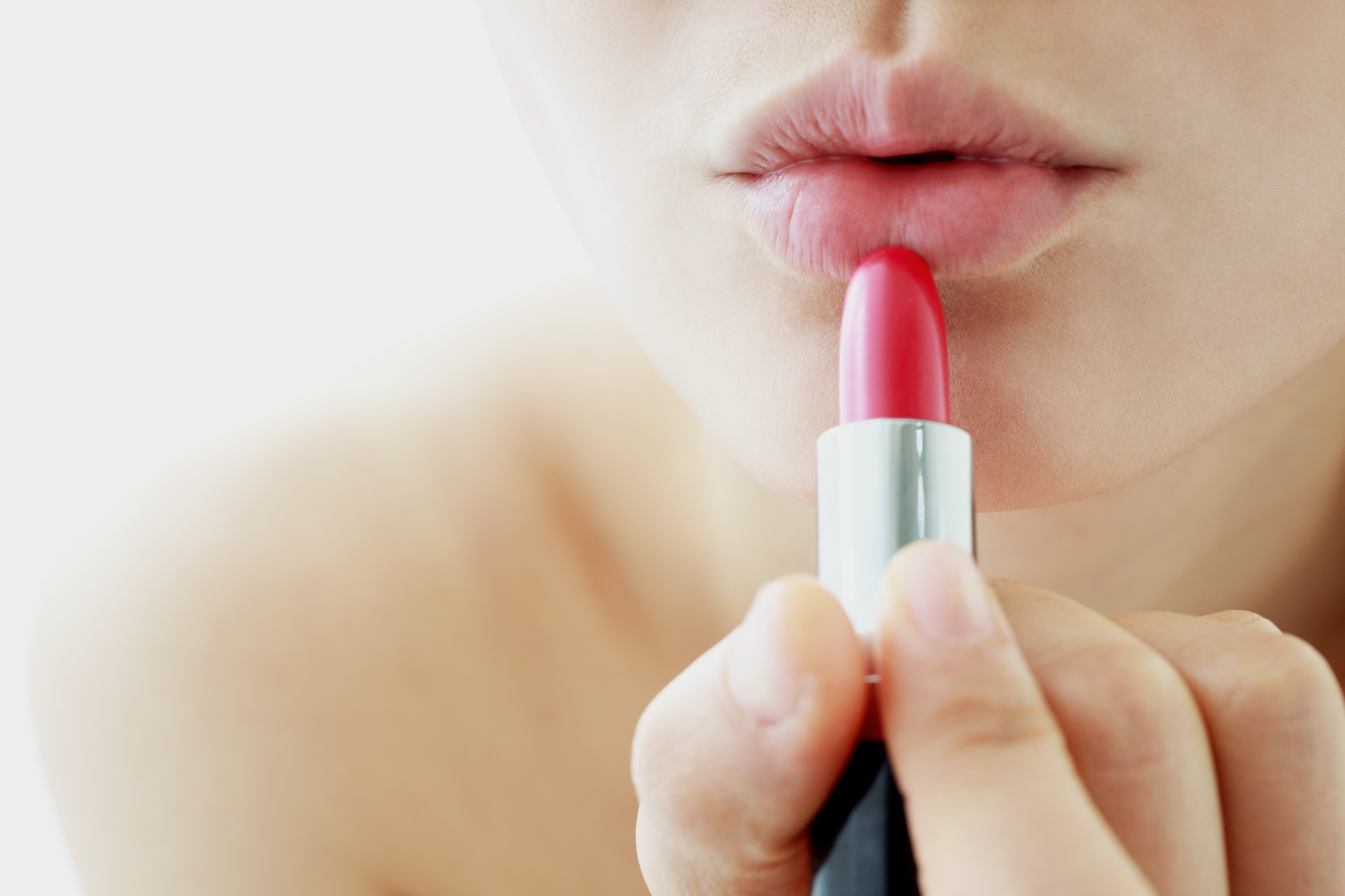 Der „Lippenstift-Effekt“ ist zurück, denn die Briten gönnen sich erschwingliche Muntermacher