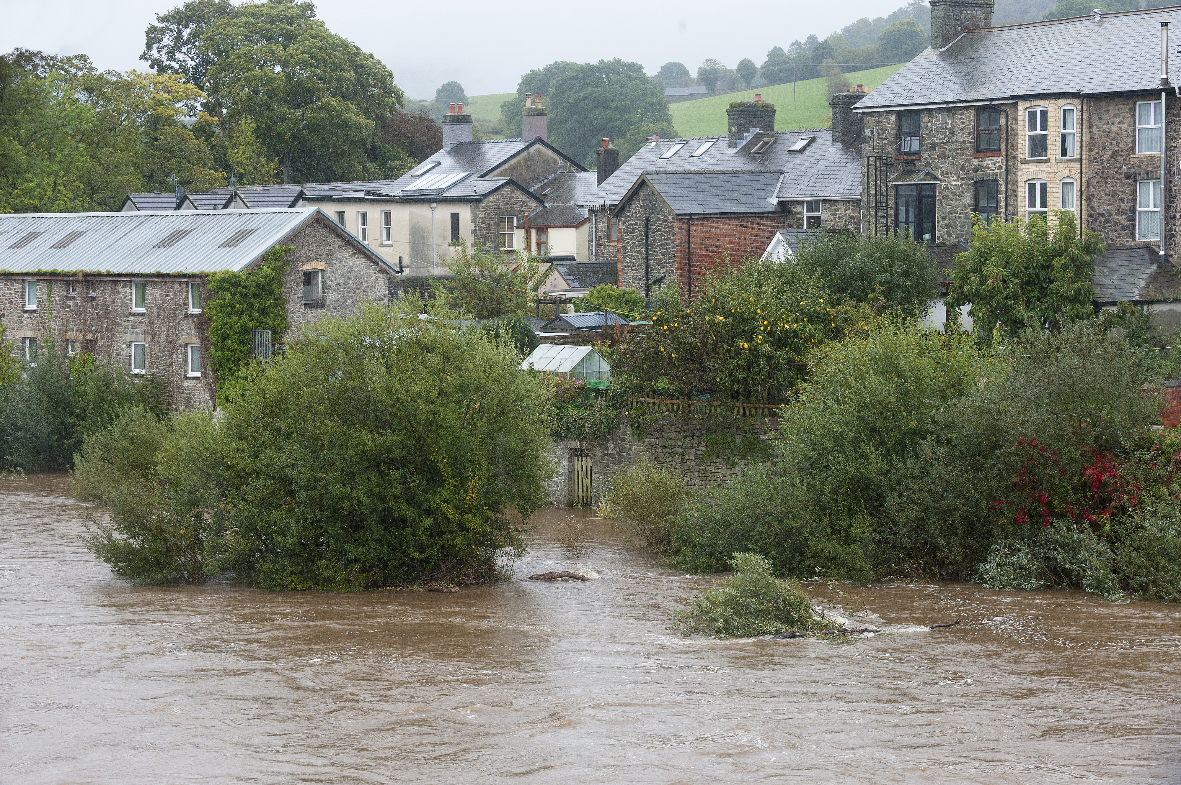 Die jüngsten Regenfälle führen dazu, dass der Fluss Wye in Powys, Wales, ansteigt und über die Ufer tritt