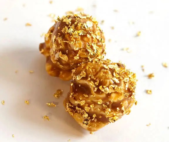 Das teuerste Popcorn der Welt wird von Berco's in Chicago hergestellt und ist mit Gold überzogen