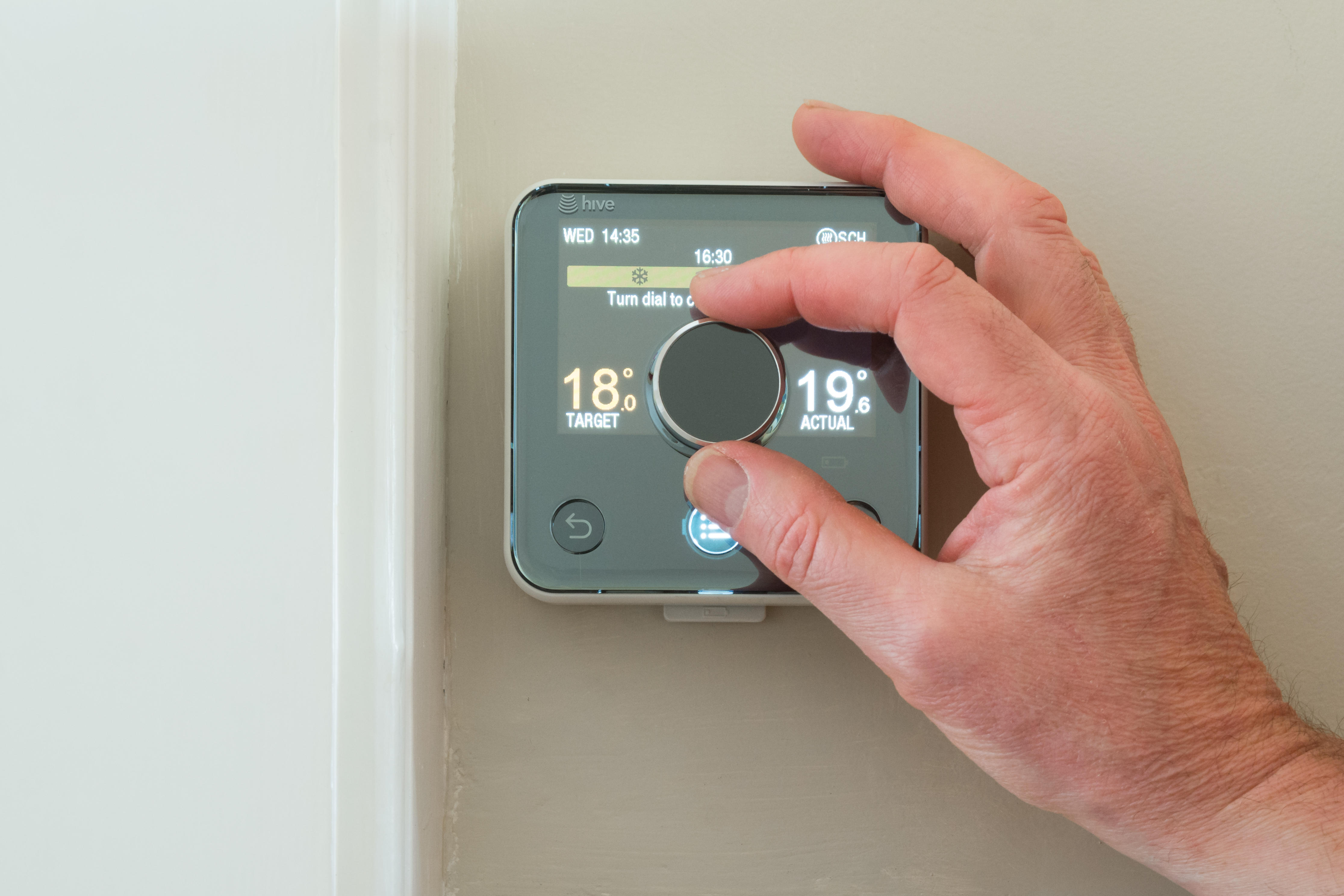 Martin Lewis schlägt vor, seine Thermostat-Challenge auszuprobieren, um 10 Prozent der Heizkosten einzusparen.