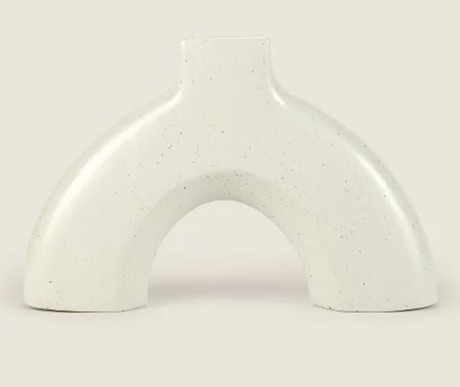 Asdas weiße gesprenkelte Bogenvase ist für nur 12 £ ein Schnäppchen