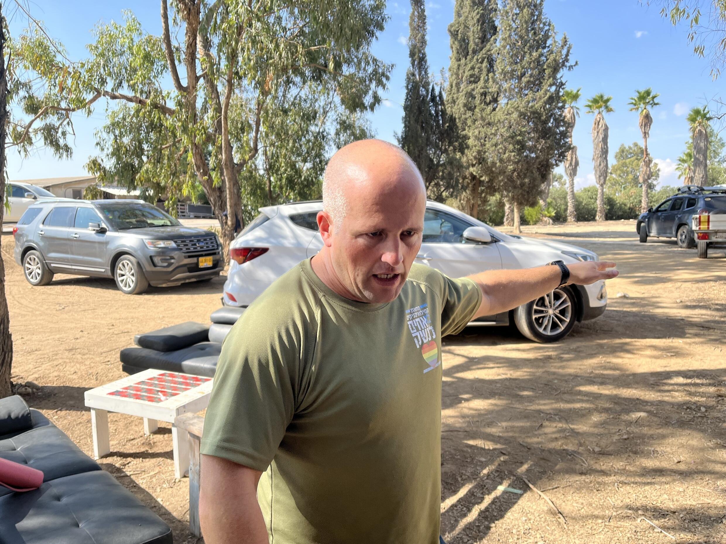 Dan leitet die Tierrettungsaktion für Brothers and Sisters in Arms im Süden Israels. 