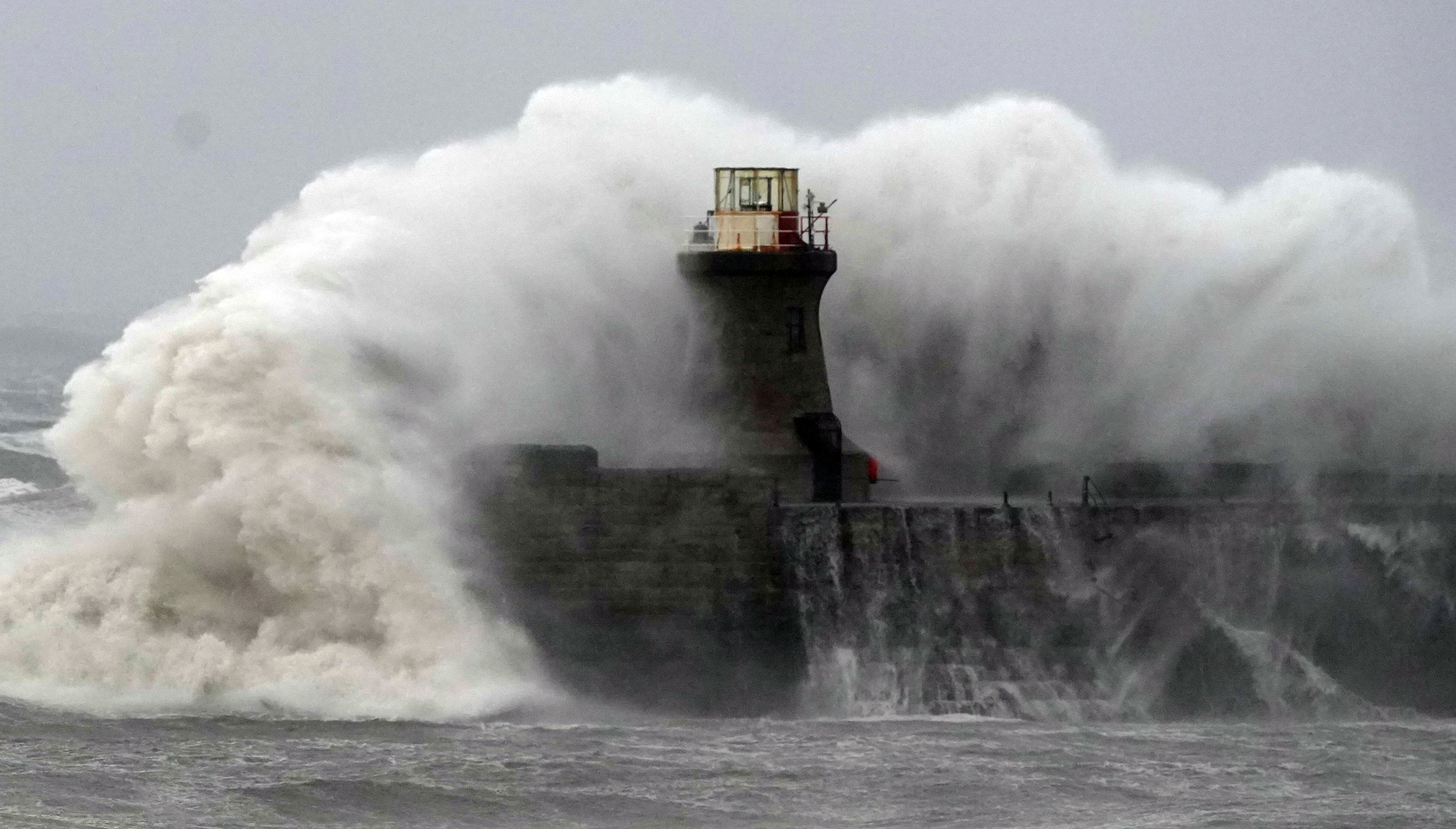 40ft-high waves destroyed a historic lighthouse in South Shields