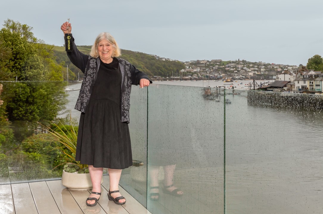 June Smith ist eine weitere Gewinnerin, die beschlossen hat, ihre neue Villa zu verkaufen