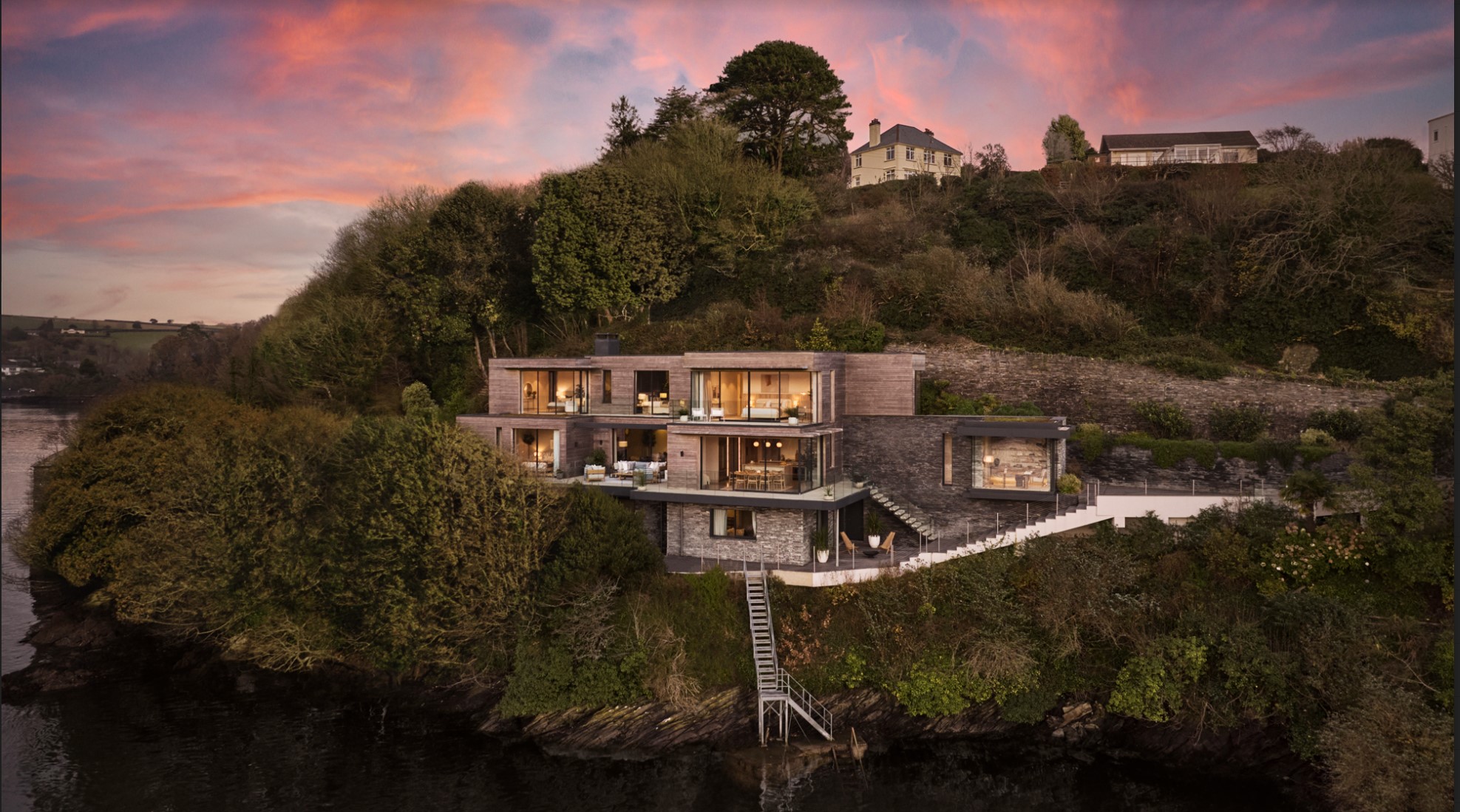 Die Großmutter hatte das 4,5 Millionen Pfund teure Haus am Wasser in Cornwall erworben