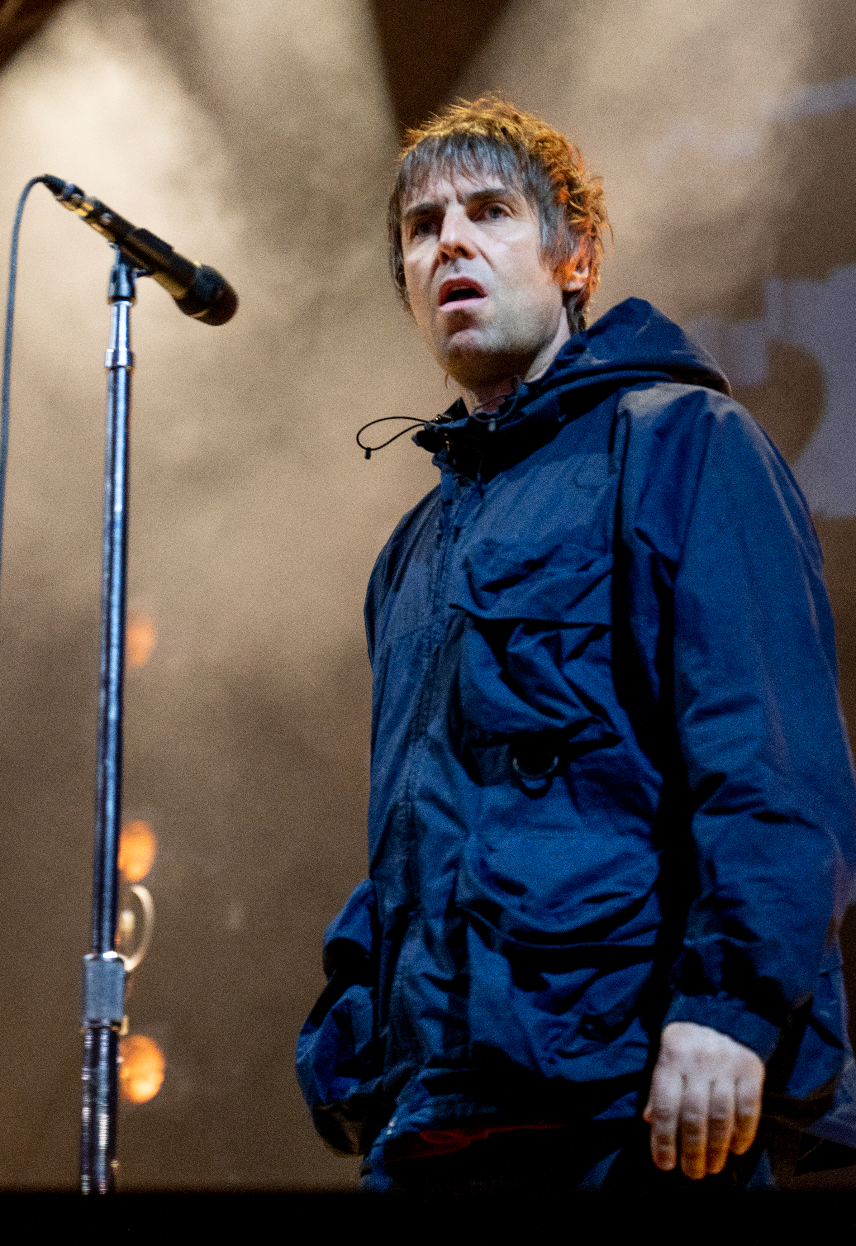 Liam Gallagher hat angekündigt, dass er eine Tour machen wird, bei der er die Debüt-LP von Oasis komplett aufführen wird