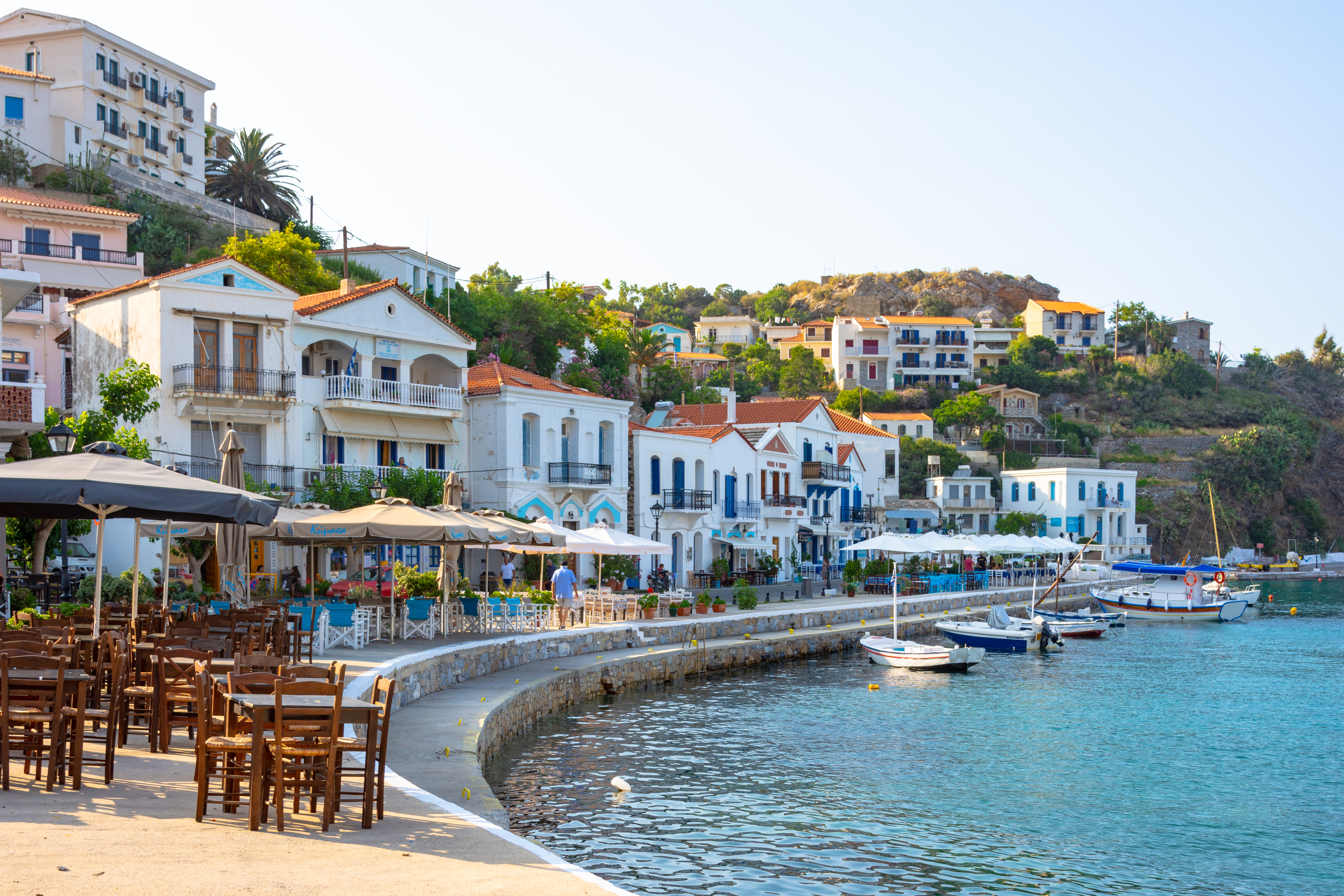 Ikaria ist eine kurze Flugreise von Athen oder mit der Fähre von Mykonos entfernt