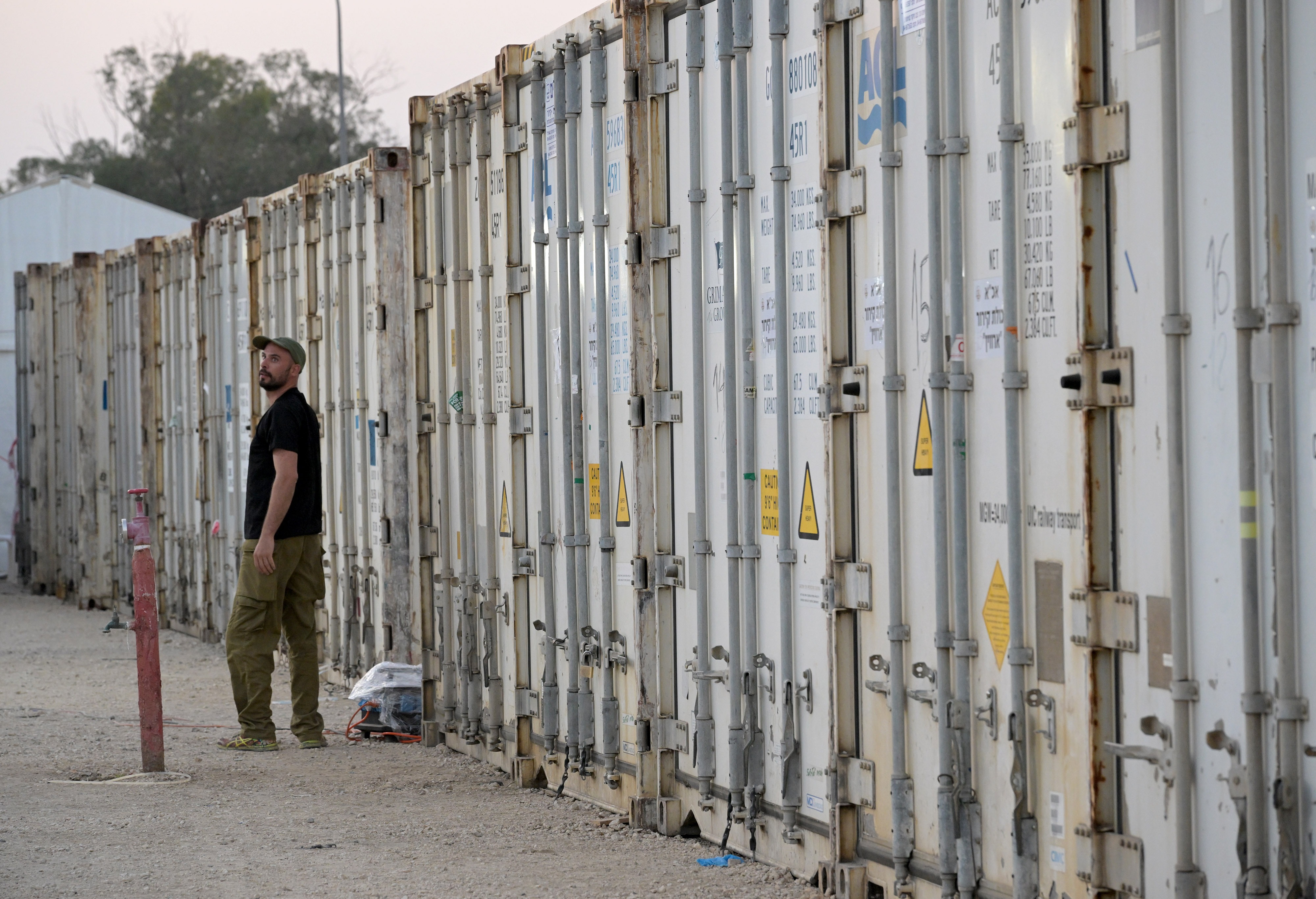Das israelische Team hat bisher fast 800 Leichen identifiziert und 688 zur Beerdigung an Familien übergeben
