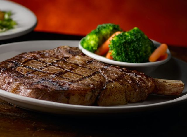 Texas Roadhouse Ribeye-Steak mit Knochen