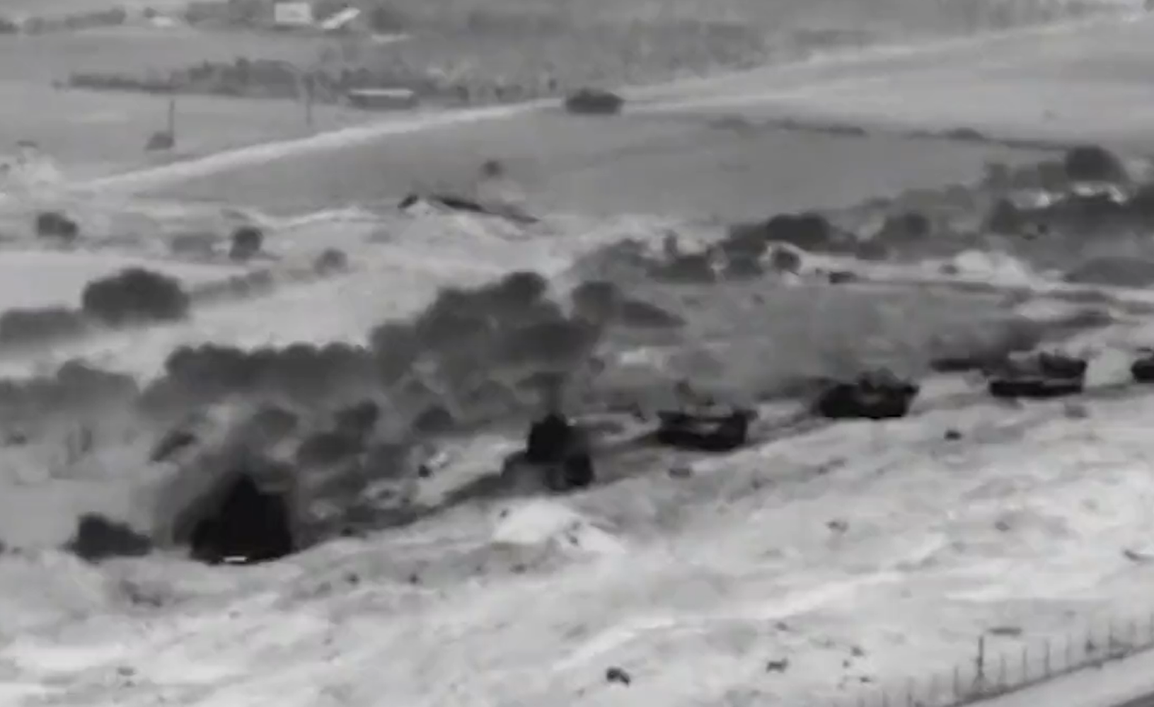 Aufnahmen zeigten eine Kolonne israelischer Panzer, die über die Grenze nach Gaza fuhr