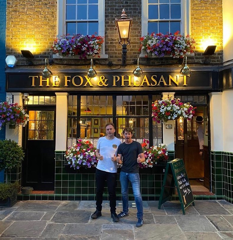 James besitzt den Westlondoner Pub Fox and Pheasant