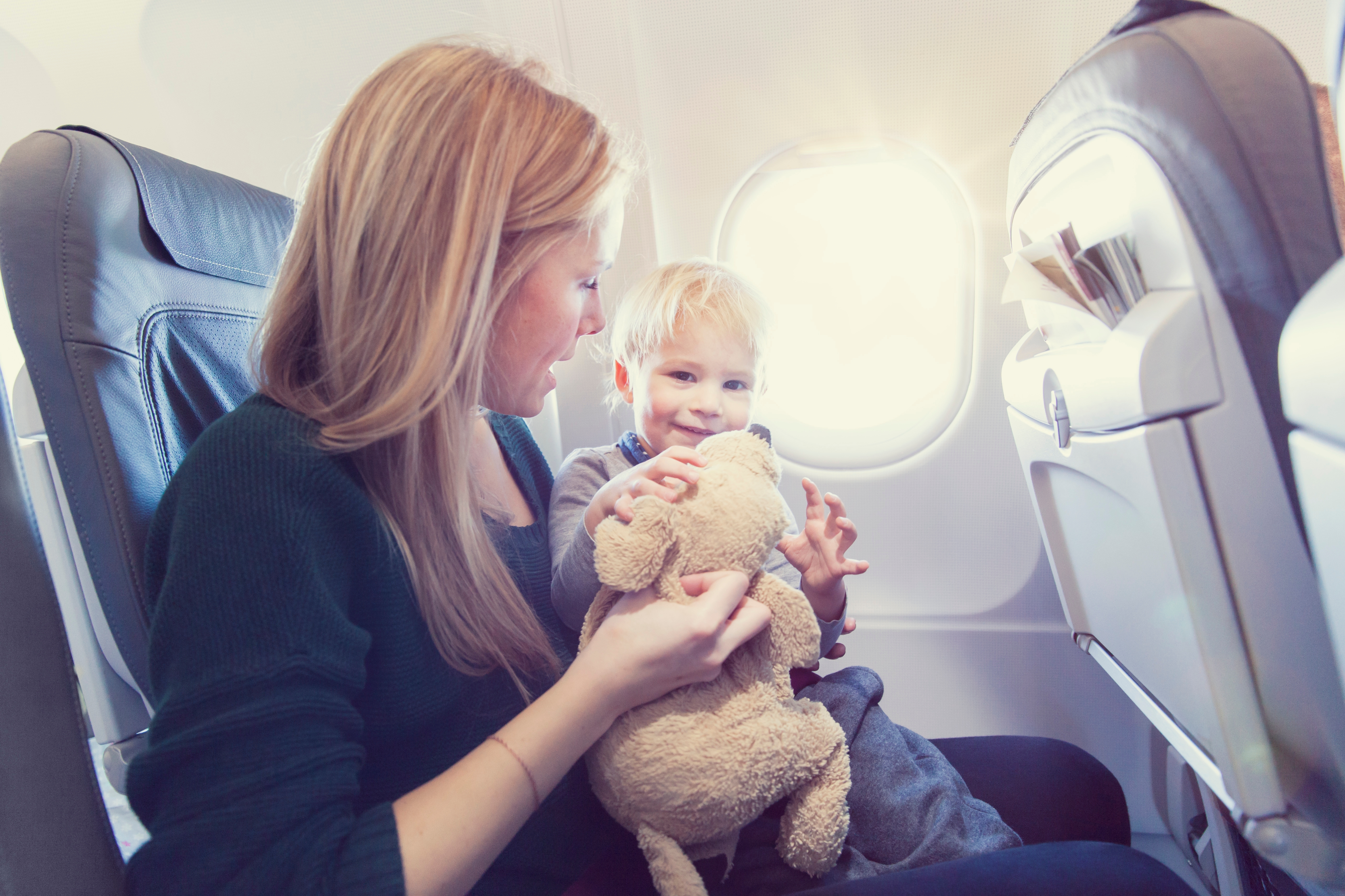 Eltern schwören auf den Artikel, wenn sie mit ihren kleinen Kindern fliegen