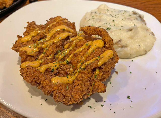 Bloomin' Fried Chicken im Outback Steakhouse