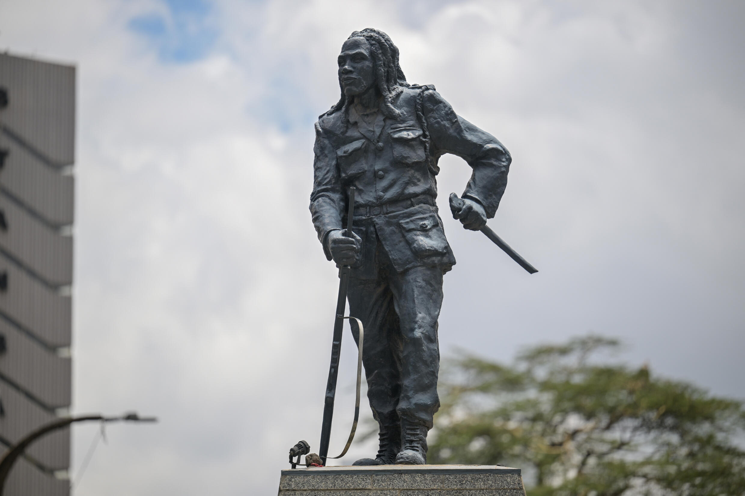 Eine Bronzestatue des kenianischen Mau-Mau-Kämpfers Dedan Kimathi in Nairobi