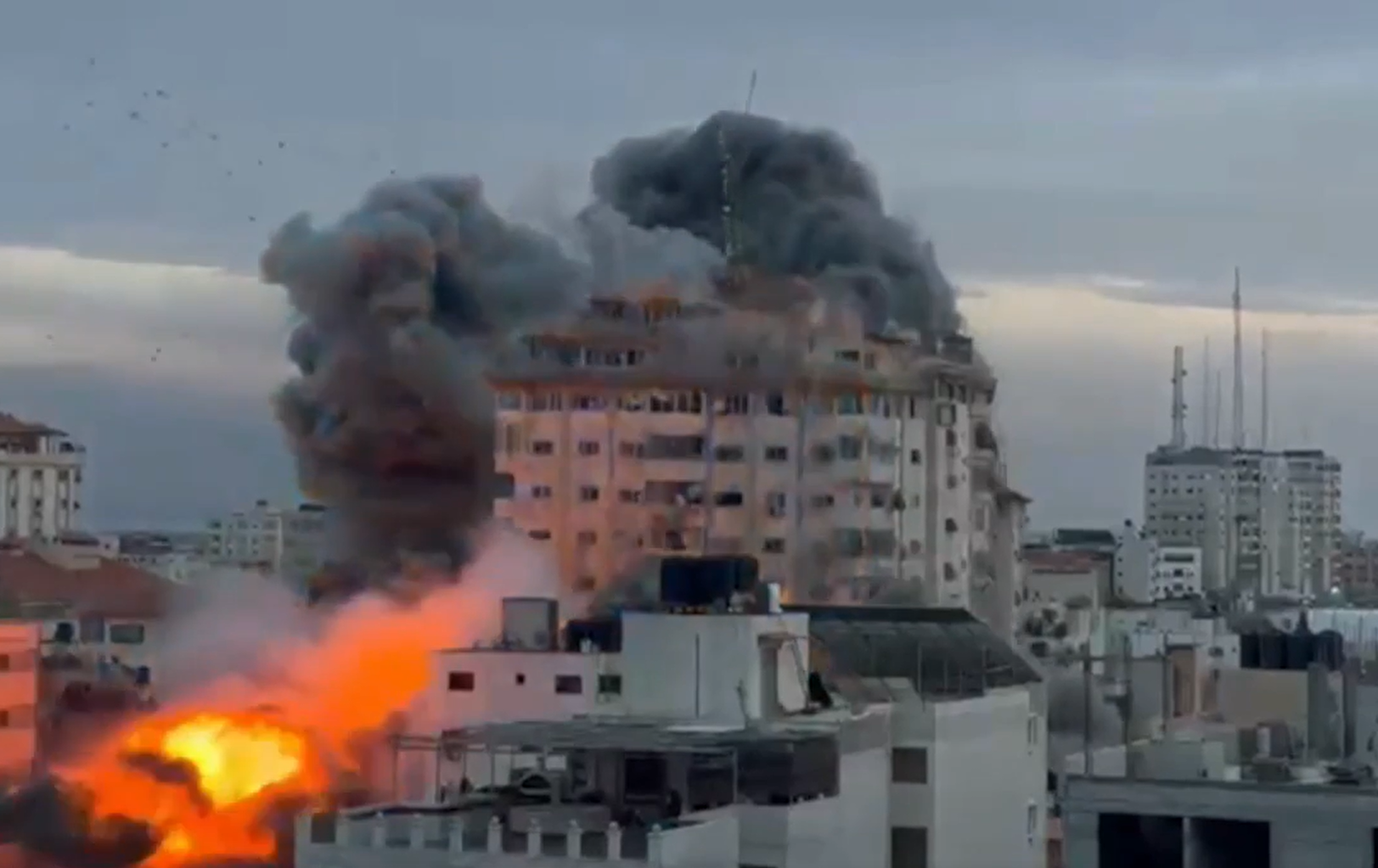 The moment a Palestine building was wiped out in the Israeli airstrike
