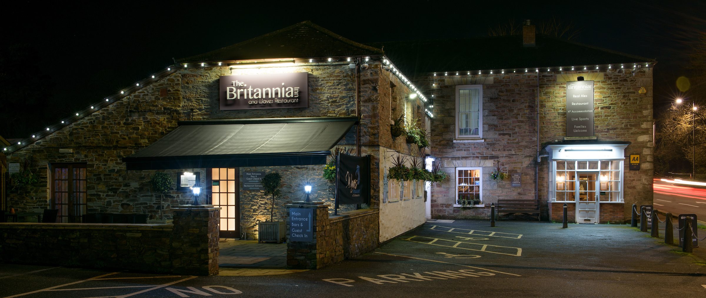 Das Britannia Inn in Cornwall behauptete, eine Familie sei gegangen, während die Kellnerin den Rücken gekehrt habe